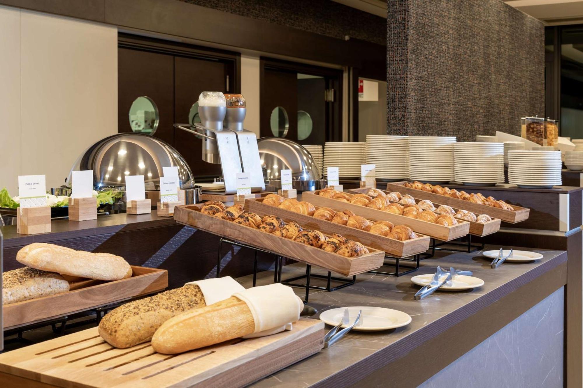 Hotel Doubletree By Hilton Milan Malpensa Solbiate Olona Extérieur photo